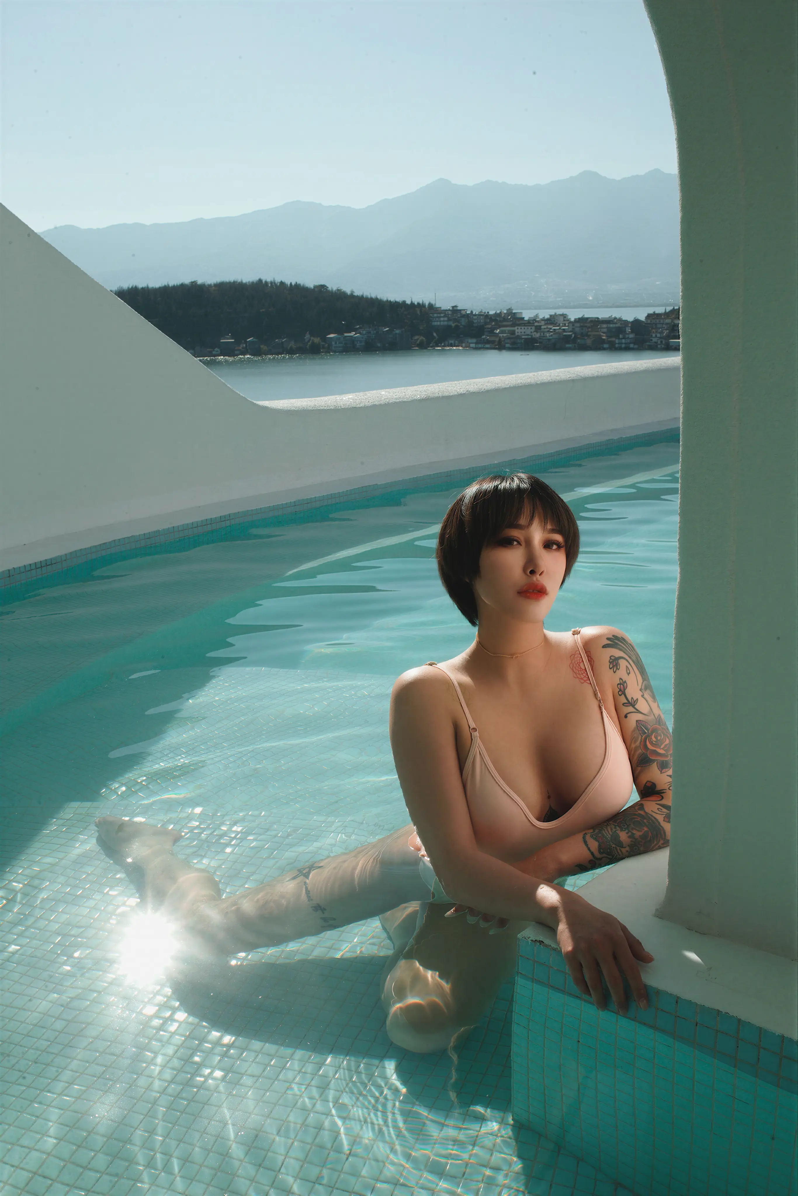 宋昱欣 – 泳池比基尼 10P